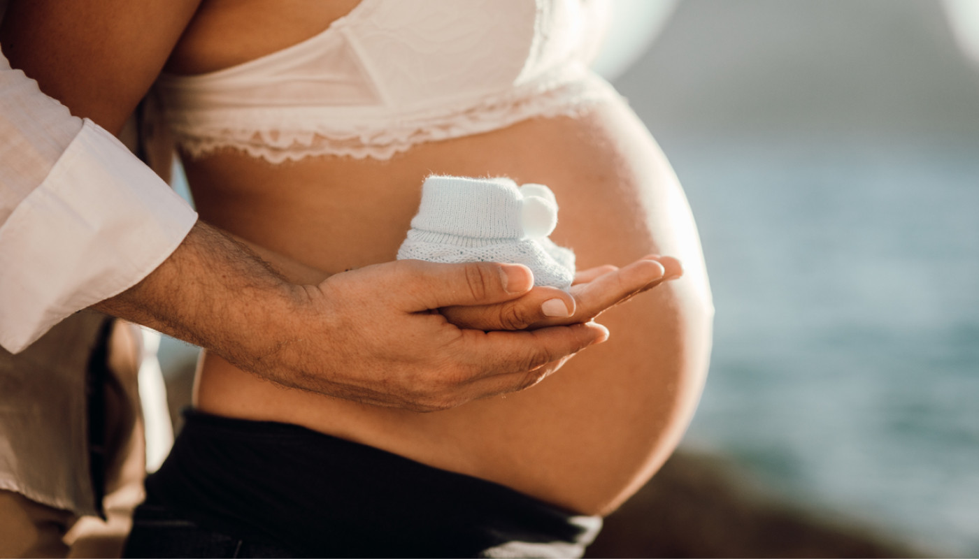 Vous cherchez un photographe de grossesse créatif à Grenoble ? Contactez UtopikPhoto !